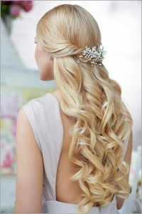Quinceanera-half-up-half-down-curls-with-hairpiece-style