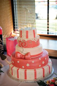 Pink-and-White-Floral-Girly-Quince-Cake-Idea